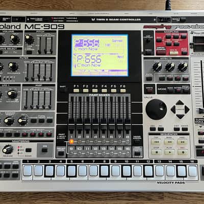 Roland MC-909 + 128MB SmartMedia Card + Dust Cover
