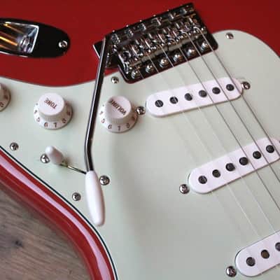 FENDER "Limited Vintera II 60s Stratocaster, Rosewood, Fiesta Red" GIGBAG, 3, 62 KG image 3