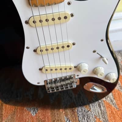 Squier by Fender Japan Fujigen Strat 1986 - Black poly with maple neck and fingerboard image 3