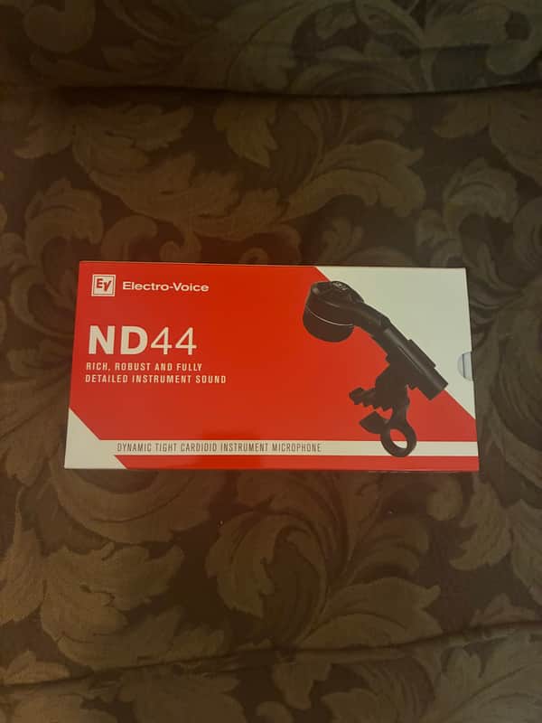 Electro-Voice ND44 Cardioid Dynamic Microphone with Pivoting Head and Drum Rim Clamp