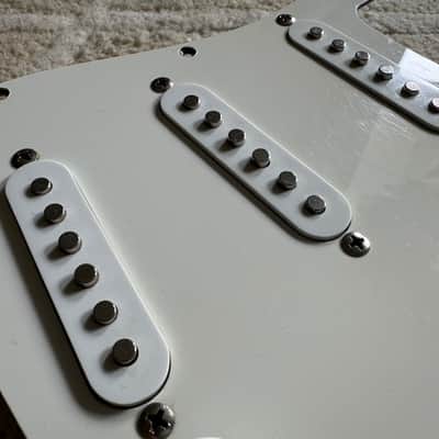1990 FENDER MIM STRATOCASTER LOADED PICKGUARD - WHITE image 4
