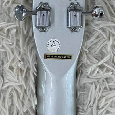 Silvertone 1303 Classic Solid Body Single Cut Electric Guitar, Silverburst -Bstk image 6