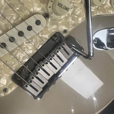 Made in 1997 USA Fender Roadhouse Stratocaster Shoreline Gold With Hard Case image 5