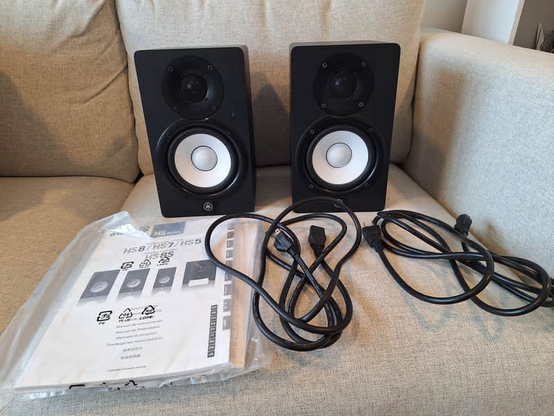 Yamaha HS5 5" Powered Studio Monitor (Pair) 2015 - Present - Black image 1