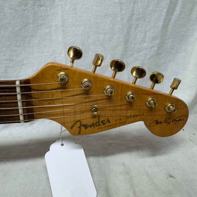 Fender USA SRV Stevie Ray Vaughan Signature Stratocaster Guitar with DiMarzio Hot Rails pickups + Case 1994 - 3-Color Sunburst / Pau Ferro fingerboard image 6