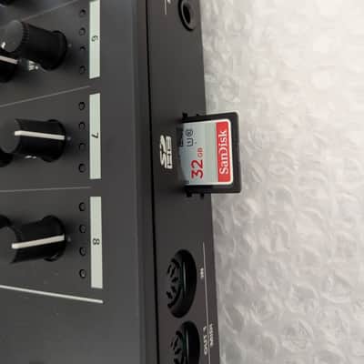 Roland MC-707 Groovebox Minty fresh image 3