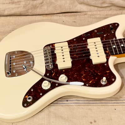 Fender MIJ Classic 60's Jazzmaster 2016 - Vintage White image 14