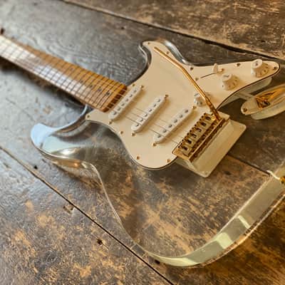 Fender Japan Very RARE Order Made 2004 Lucite Stratocaster MIJ w/ Hardcase image 11