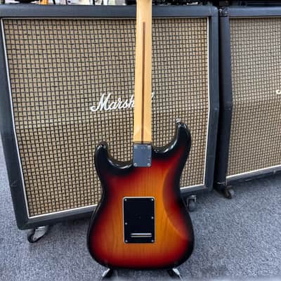 Fender Highway One Stratocaster with Maple Fretboard 2006 - 2011 - 3-Color Sunburst image 7