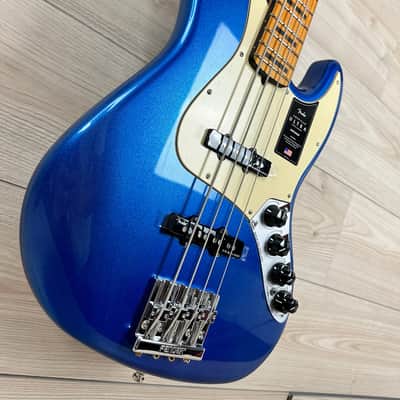 Fender American Ultra Jazz Bass Maple Fingerboard, Cobra Blue image 3