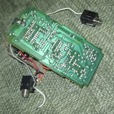 NOT working / For Repair / For parts / AS IS used Boss OS-2 CIRCUIT BOARD with circuit board components and INPUT, OUTPUT, & power jacks (NO: casing, LED, switch, bottom plate, knobs, nuts washers, screws & missing some wires) from around 2007 image 25