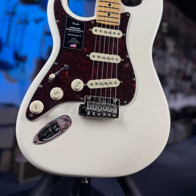 Fender American Professional II Stratocaster Left-handed - Olympic White with Maple Fingerboard! 602 image 5