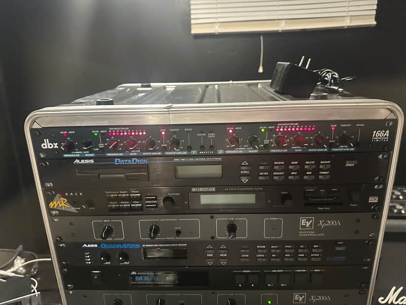 dbx 166A 2-Channel Compressor/Limiter | Reverb