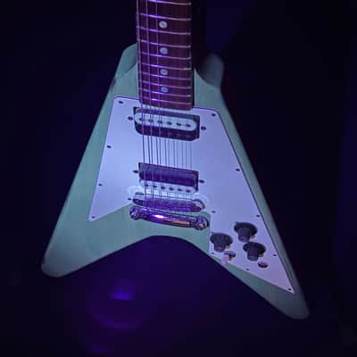 Ibanez Model 2387 Rocket Roll (1970s), Flying V Lawsuit, Player image 18