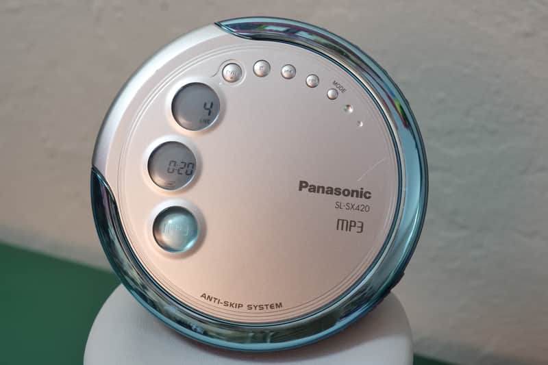 Panasonic SL-SX420 early 2000s CD Player Y2K Bubble Design Silver and Blue