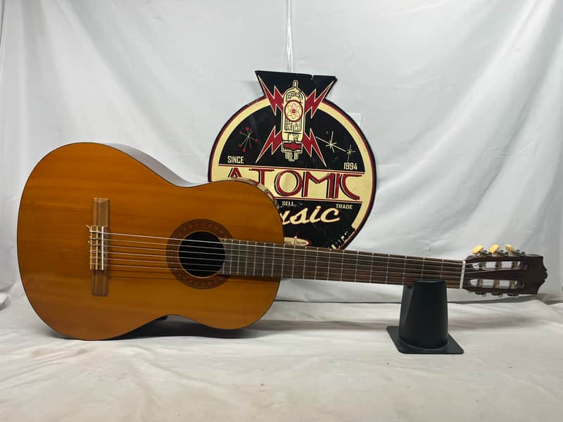 Yamaha C40 Classical Acoustic Guitar: Save 30% - $139!