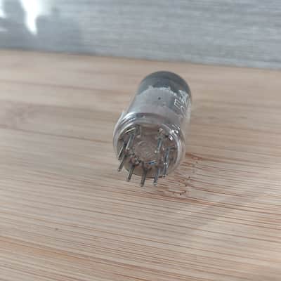 Immagine Very rare earlier construction 1956 NOS TELEFUNKEN ecc81 12at7 perfect, fully tested. Rounded plate with no hole. - 16