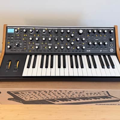 Moog Subsequent 37 Analog Synth 2017 - Present - Black