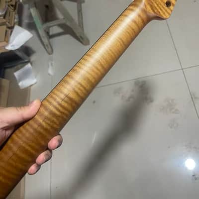 25.5 inch Round stainless steel 4a 22 frets Roasted flame Maple guitar neck Rosewood fingerboard Radius: 12 inch hole 10mm Satin image 4