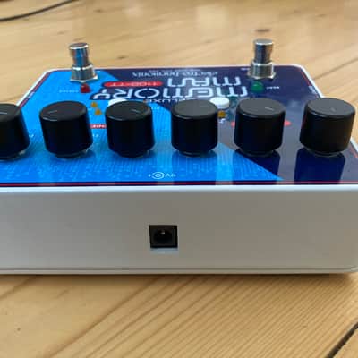Electro-Harmonix Deluxe Memory Man 1100-TT Tap Tempo 1100Ms Analog Delay 2011 - Present - Blue image 4