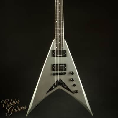2023 - Kramer Dave Mustaine Vanguard Silver Metallic image 3