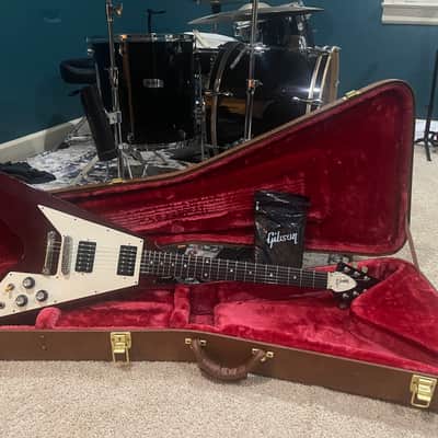 Gibson Flying V '67 2000 Nitrocellulose Cherry image 1