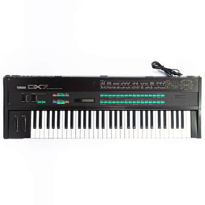 Yamaha DX7 FM Synthesizer – Iconic 1980s Digital Classic w/ Road Case