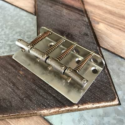 Real Life Relics 50's Bass Bridge Aged Nickel    [R1]
