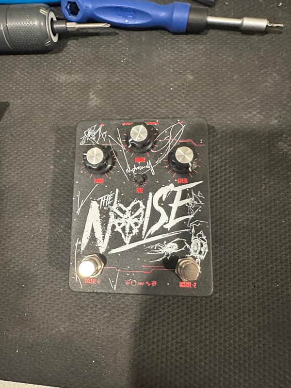 Tallon Electric x Alphawolf - The Noise Pedal image 1