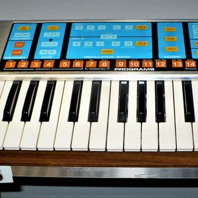 Moog Source Monophonic Analog Synthesizer with Patch Memory 1981 - 1985  UZ8427