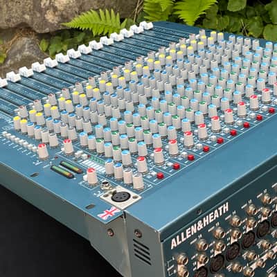 Immagine Allen & Heath MixWizard WZ3 16:2 16-Input Stereo Mixer 2004 - 2013 - Blue - 9