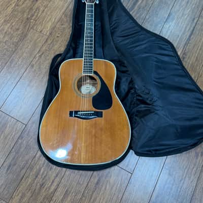 YAMAHA FG441 acoustic guitars