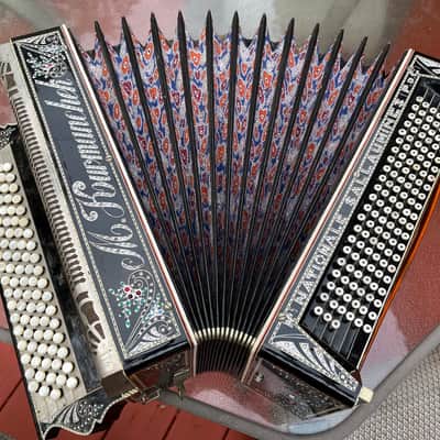 Nationale Sullaumines Accordion, vintage 1930’s image 1