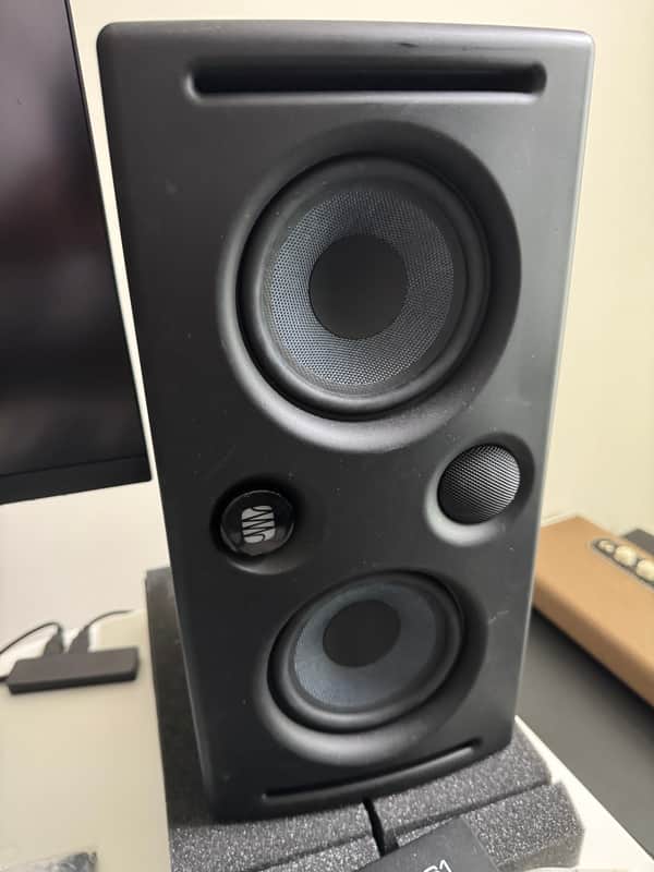 PreSonus Eris E44 2-Way Dual 4.5" Active Studio Monitor (Single) 2015 - Present - Black image 1