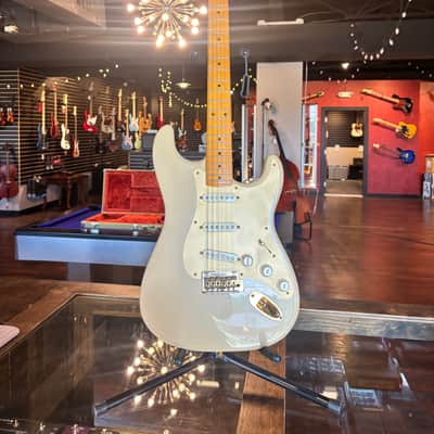Fender Mexican Stratocaster (Gold Hardware) image 2