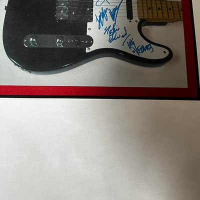 “THE VENTURES” Signed Electric Guitar w/ Proof Photos & G&G Hard Case image 9