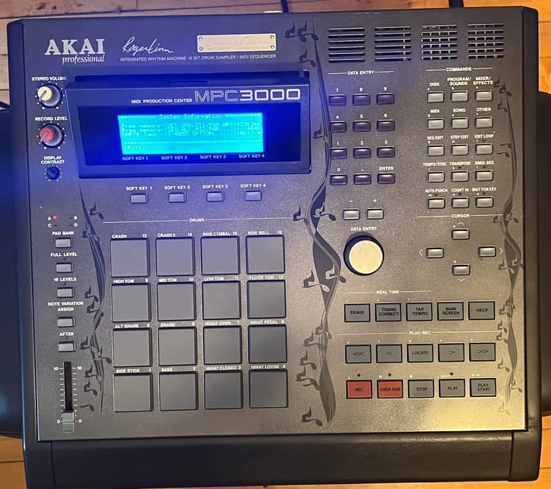 Akai MPC3000LE MIDI Production Center 1999 - 2001 - Black image 1