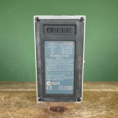 Boss TU-2 Chromatic Tuner (Dark Gray Label) 1998 - 2009 - White image 3