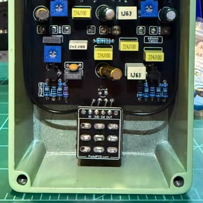 PedalPCB Indiana Tweed 2026 - Green Powder Coated (clone see below) image 3