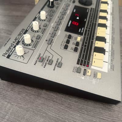Roland MC-303 Groovebox — Classic 90s Sequencer & Drum Machine image 5