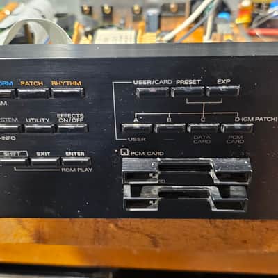 Roland JV-1080 Synthesizer Module with issues image 4