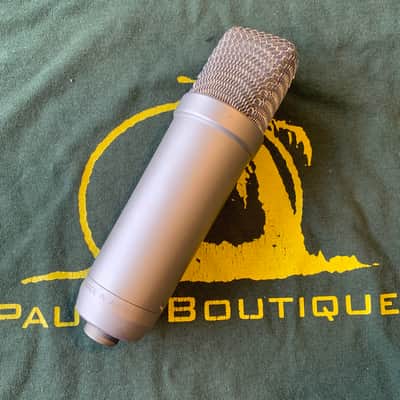 RODE NT1-A Large Diaphragm Cardioid Condenser Microphone 2002 - Present - Silver