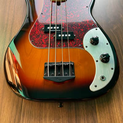 Zurlug Custom 4-String Bass – Ash Body – Flamed Maple Neck – Rosewood Fingerboard – Seymour Duncan Pickups – Hipshot Tuners – Handmade image 12