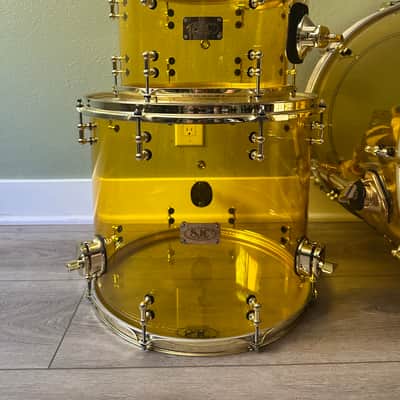 SJC Custom Acrylic 3-Piece Drum Kit – Yellow Acrylic w/ Brass Hardware (22/12/16) image 4