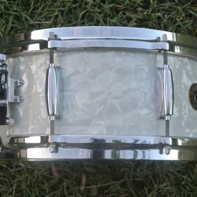✨ HARD-TO-FIND! Early 1960's GRETSCH 4157 NAME BAND SNARE DRUM in WMP ✨ RL934 image 4