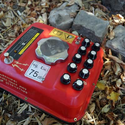 Fanta Studio Noisemaker Octaver Fuzz Delay 2026 - red image 8