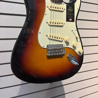 Fender American Vintage II Stratocaster Electric Guitar 1961 - Gloss image 4