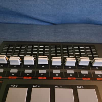 Akai MPD32 2010s - Black image 3