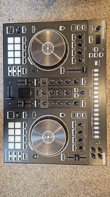 Roland DJ-505 DJ Controller - Black image 1