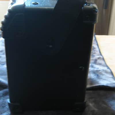 Line 6 Micro Amplifier AC & Battery power!! (II) image 7